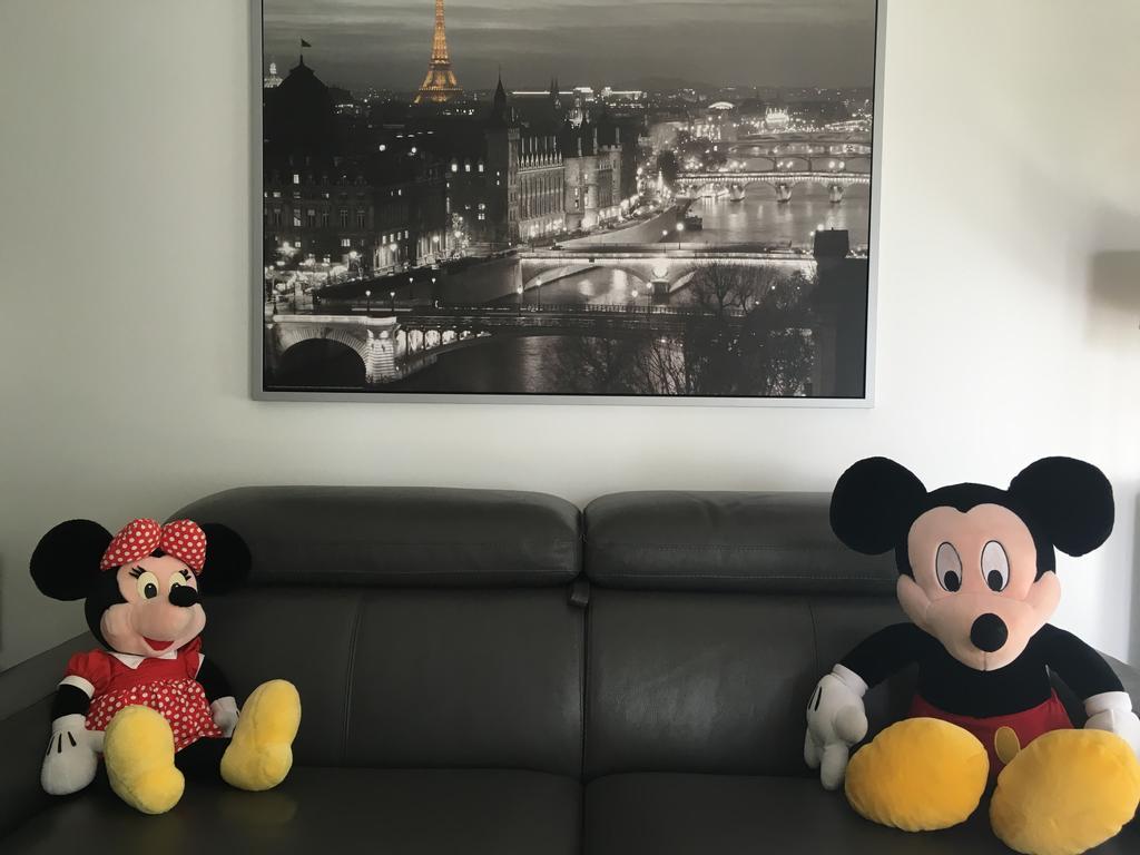 F&B'S Home Disney Serris Ngoại thất bức ảnh
